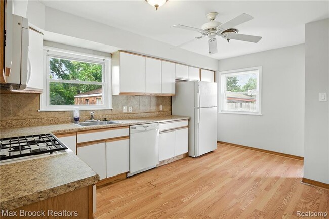 Building Photo - 25301 Ford St