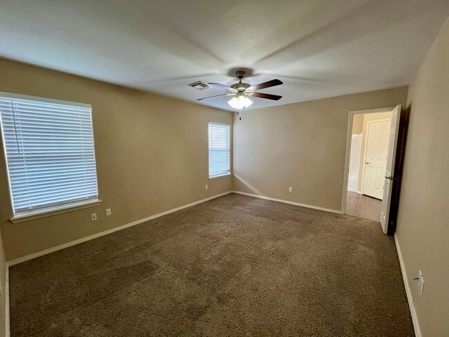 Building Photo - 511 Ridge Point Dr