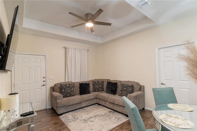 Building Photo - 10 N Hester St