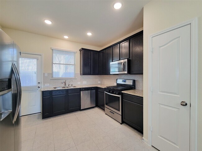 Building Photo - 17018 Taffaine Dr