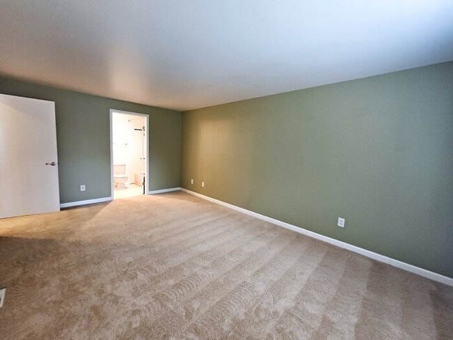 Building Photo - Townhome in Fin Hill- 2 Large Master Bedrooms, 2 Car Garage, Fully Fenced Yard, AC