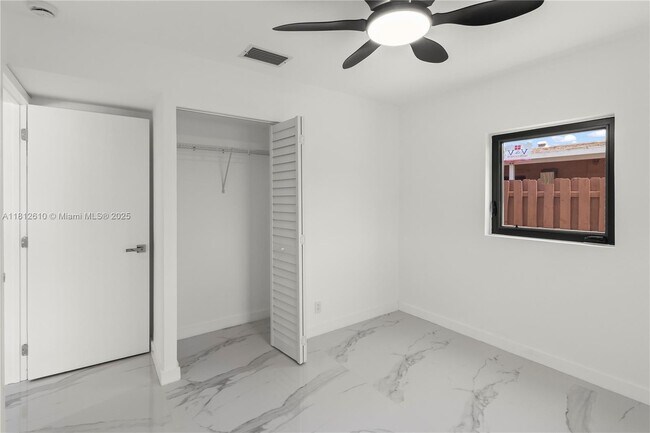 Building Photo - 431 NE 58th Ct