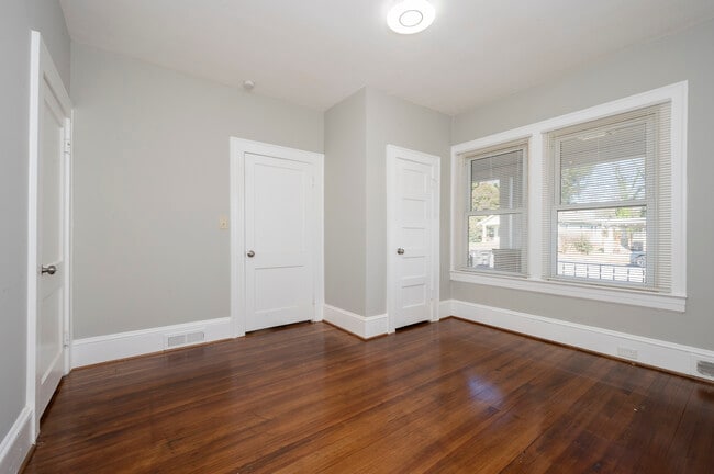 Building Photo - 1614 E 1st St