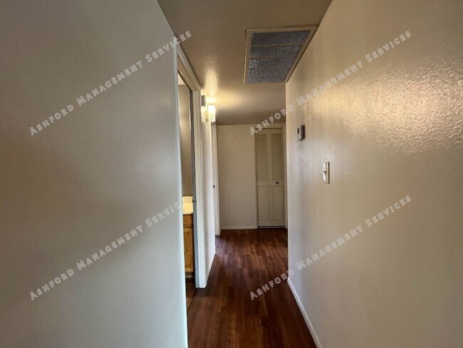Building Photo - SPACIUS 3 BEDROOM 2 BATHROOM HOME IN GLENDALE FOR RENT