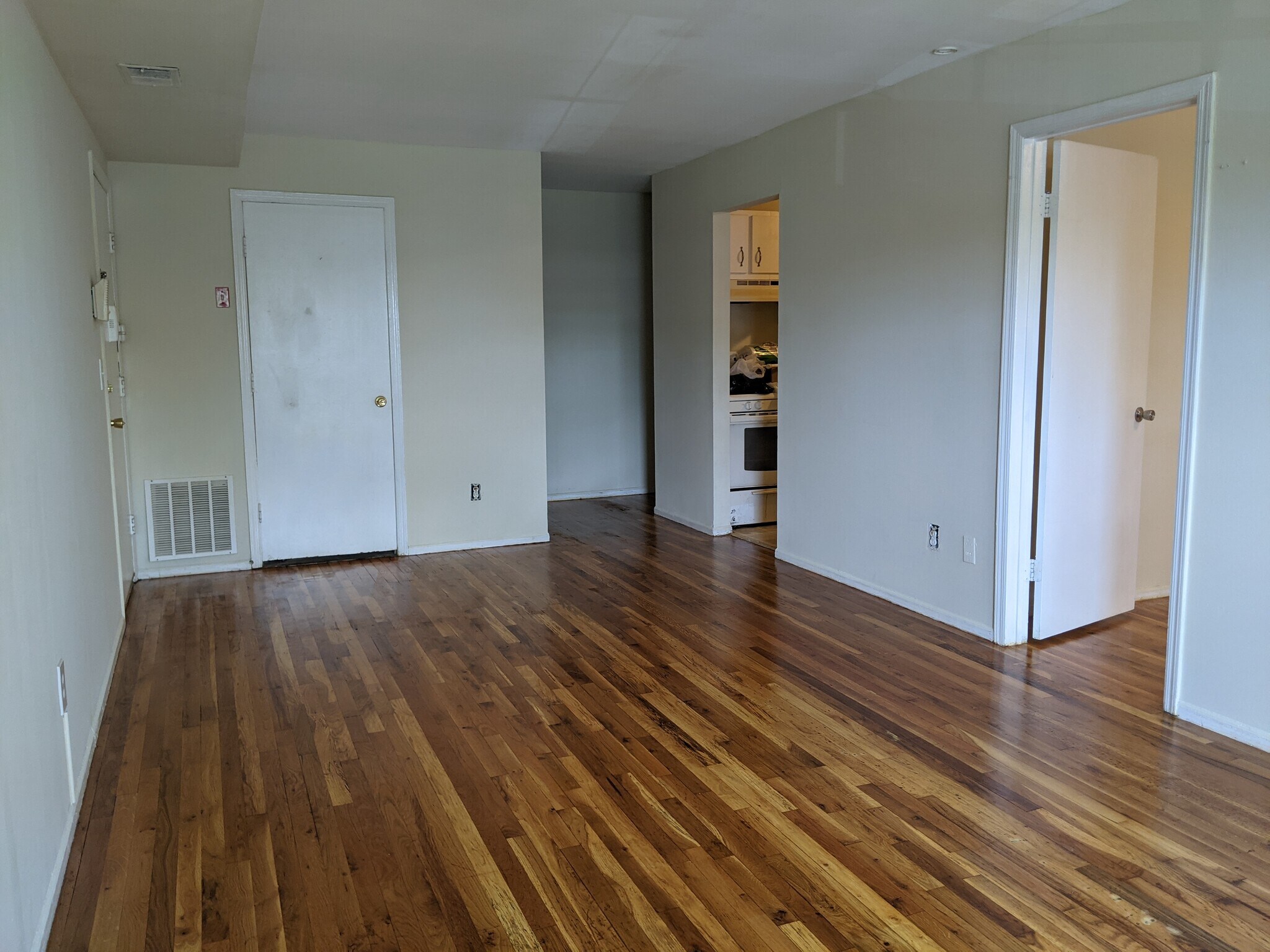 Living/Dining Room - 336 College Dr