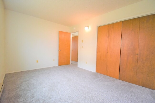 Building Photo - Great 2 bedroom one bath apartment. Close to MSU.