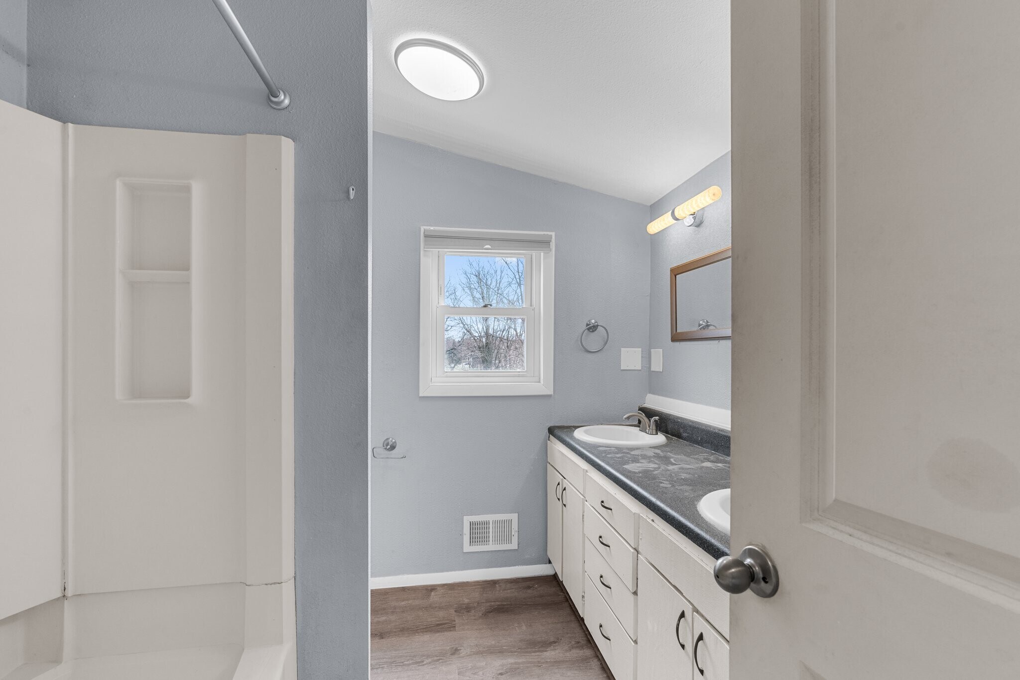 Building Photo - 404 N Superior St