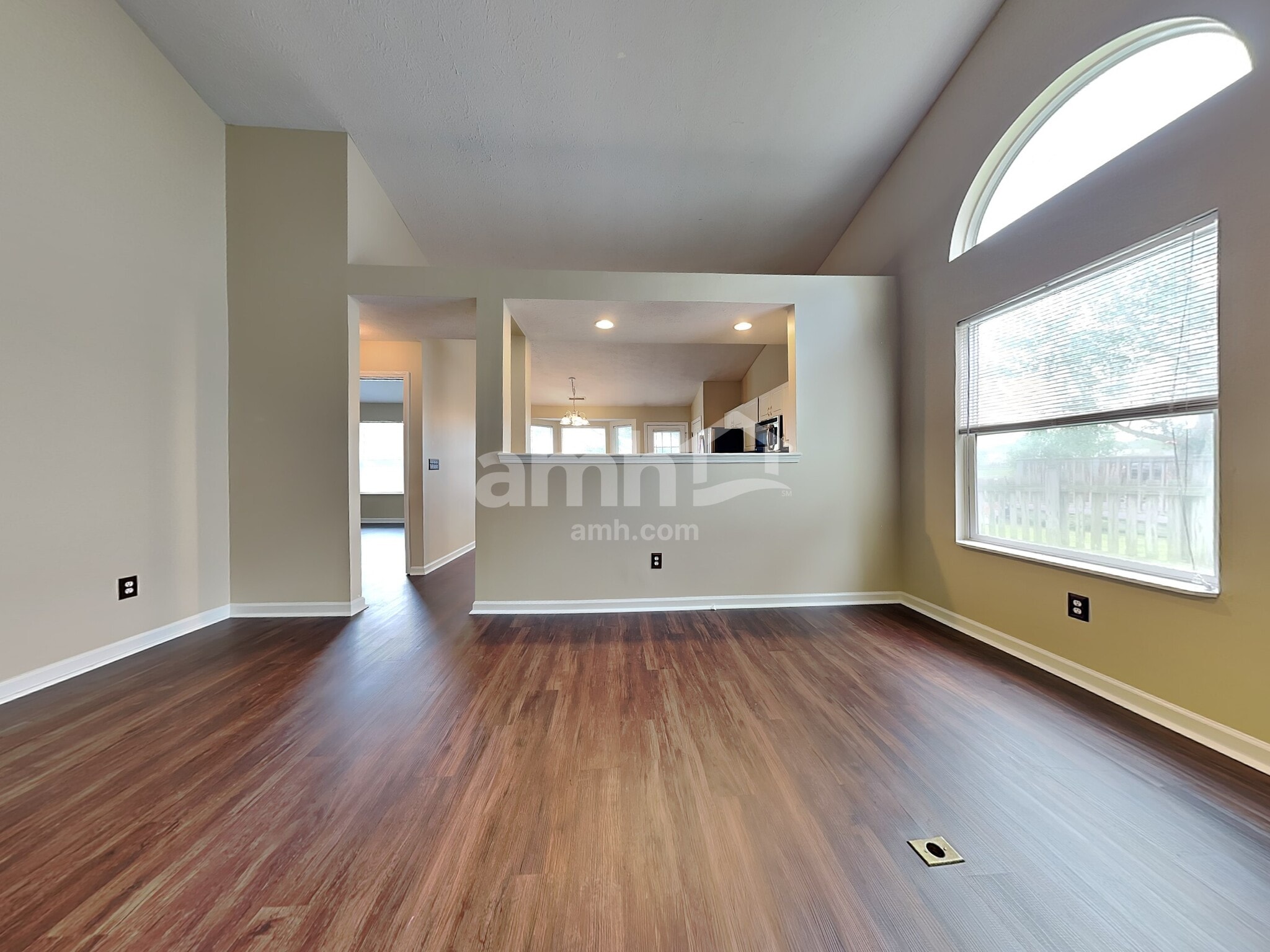 Building Photo - 3201 Creekshore Dr