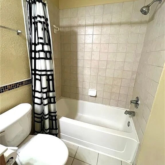 Guest Bathroom Combo Tub/Shower - 14870 Pleasant Bay Ln