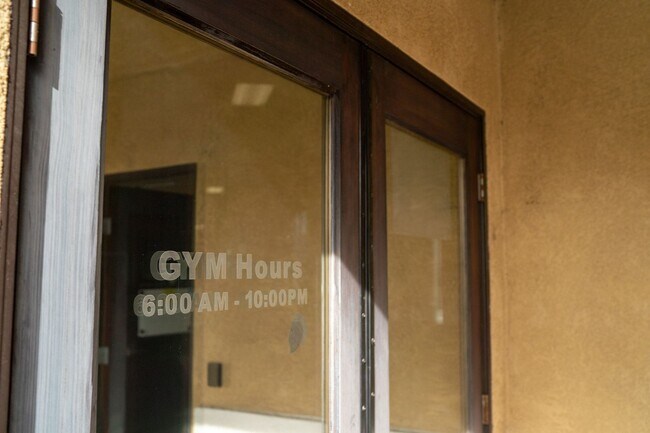 Building Photo - Ground floor spacious 2 Bedroom Condo near pool and gym