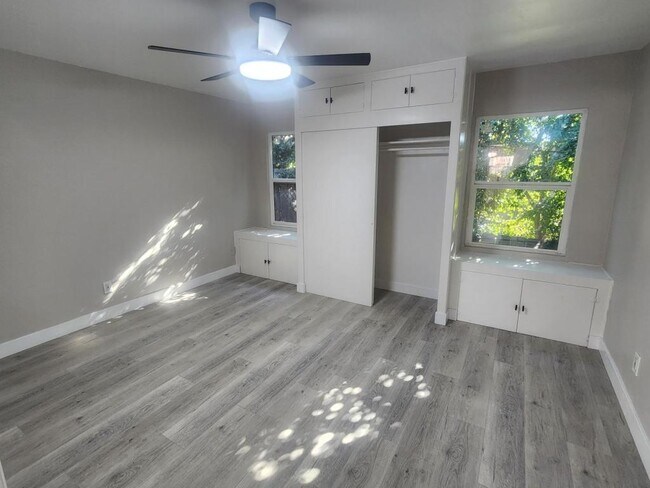 Building Photo - 3450 Cherokee Ave