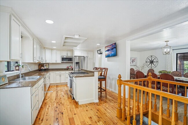 Building Photo - 540 Crestview Dr