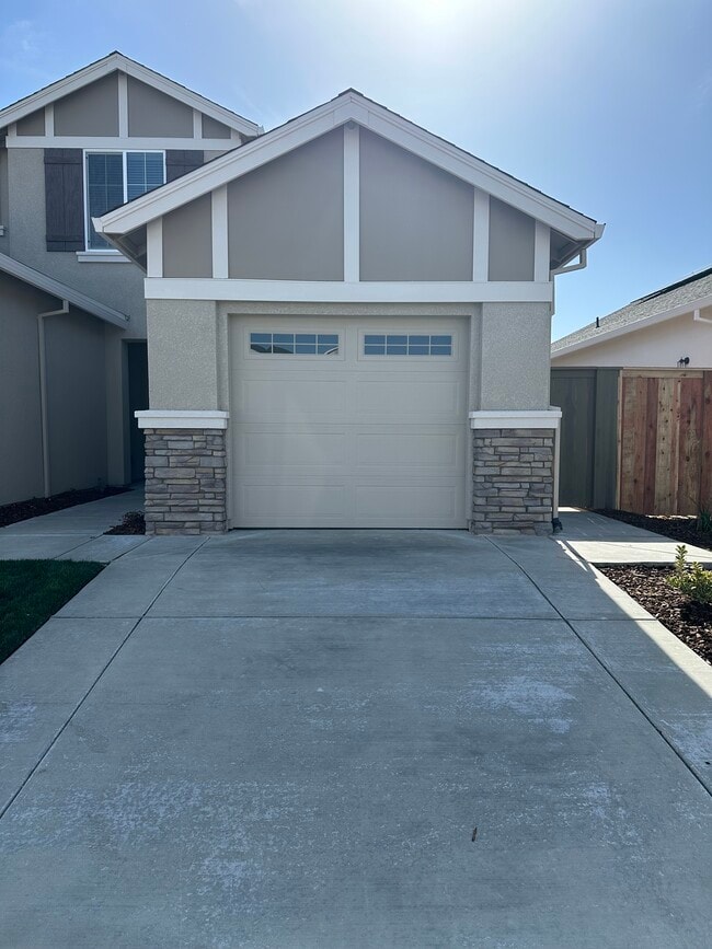 Building Photo - 3040 Vaughn Way