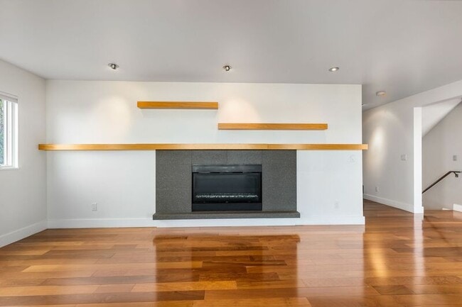 Building Photo - 302 NW Albemarle Terrace