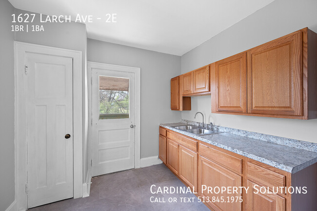 Building Photo - 1627 Larch Ave
