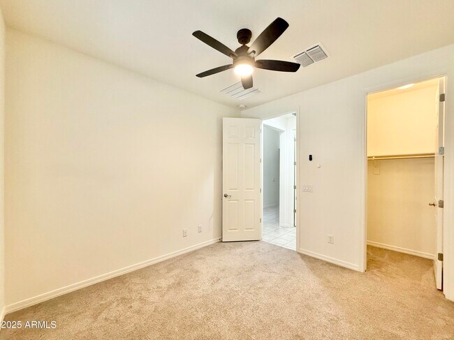 Building Photo - 735 W Derringer Way