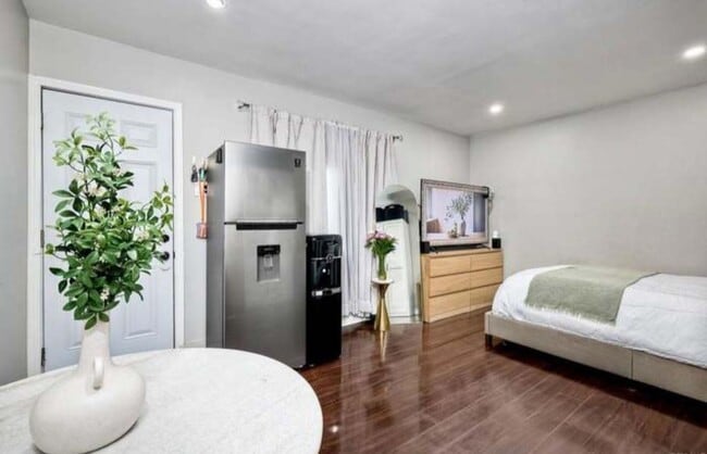 Building Photo - Renovated Chula Vista Studio - For Rent