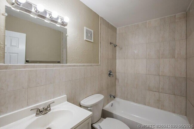 Building Photo - 14277 N Kendale Lakes Cir