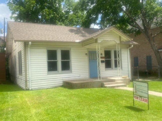 Building Photo - 4434 Oleander St