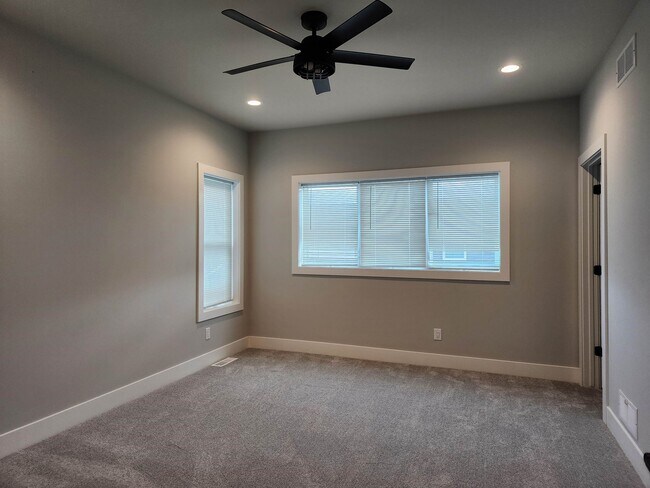 Building Photo - 4857 Lacy Rd