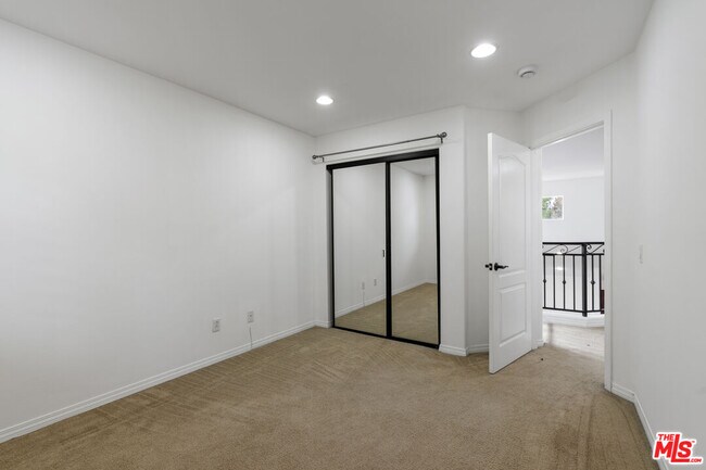 Building Photo - 14321 Hortense St