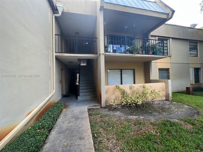 Building Photo - 10415 N Kendall Dr