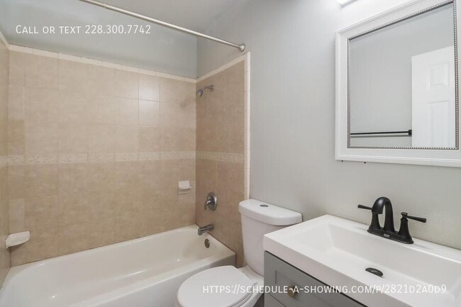 Building Photo - 647 Ridge Dr