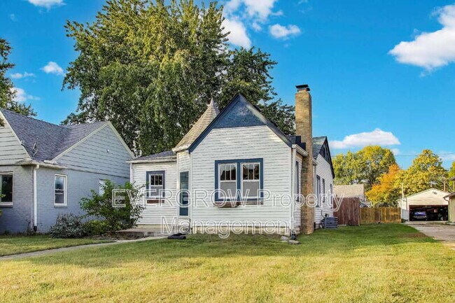 Building Photo - 5244 E 10th St