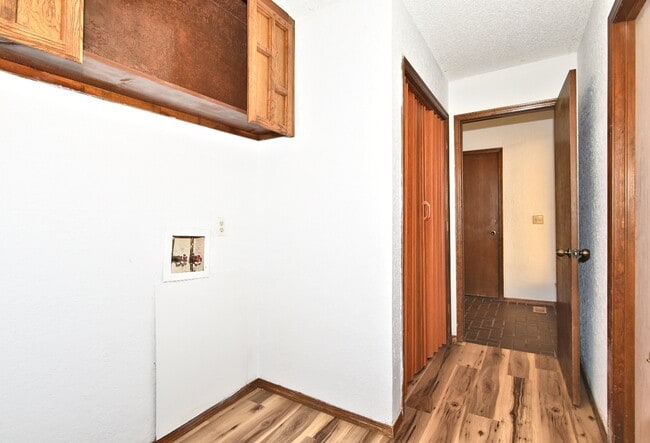 Building Photo - 2208 W Memphis St