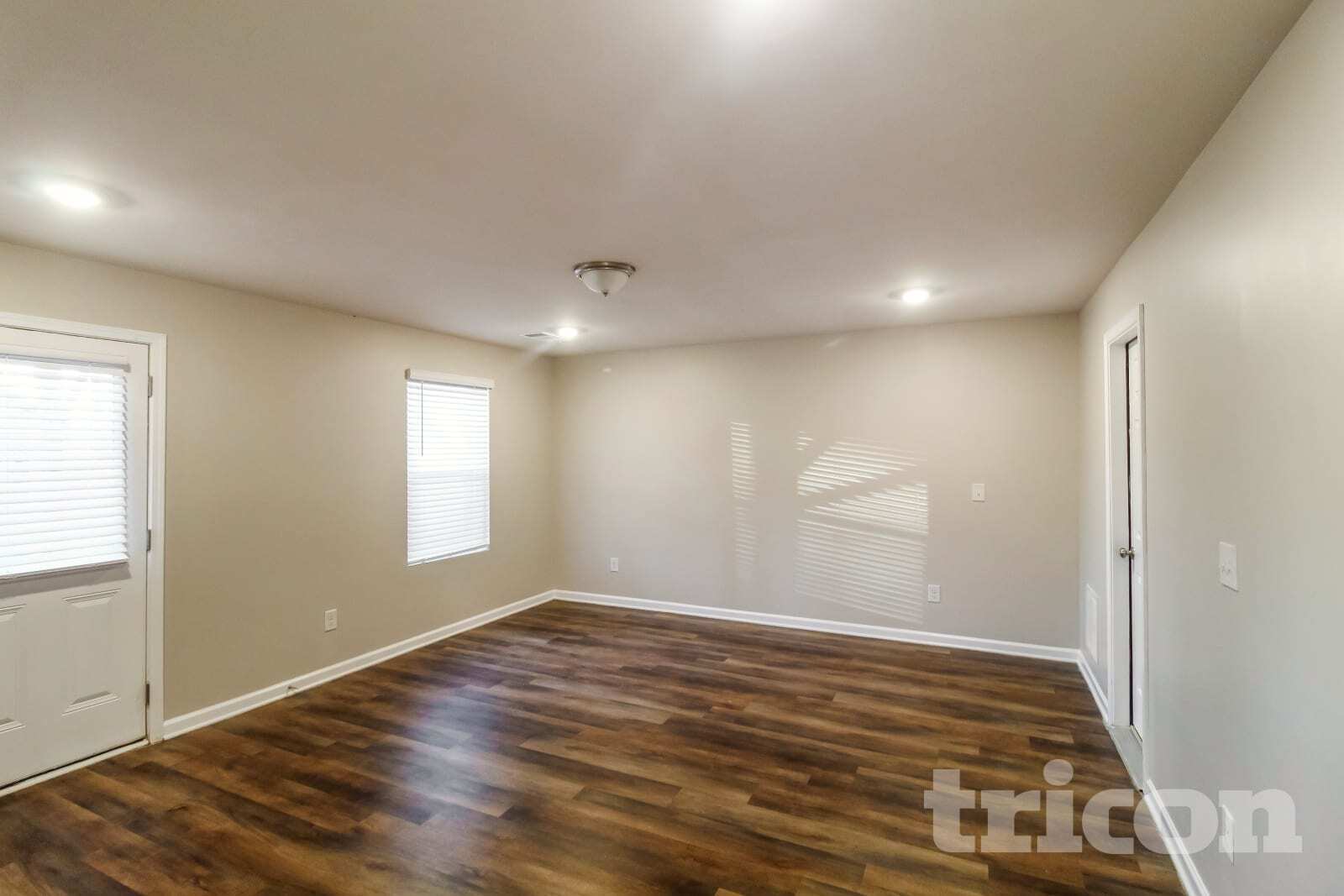 Building Photo - 2867 McKenzie Dr