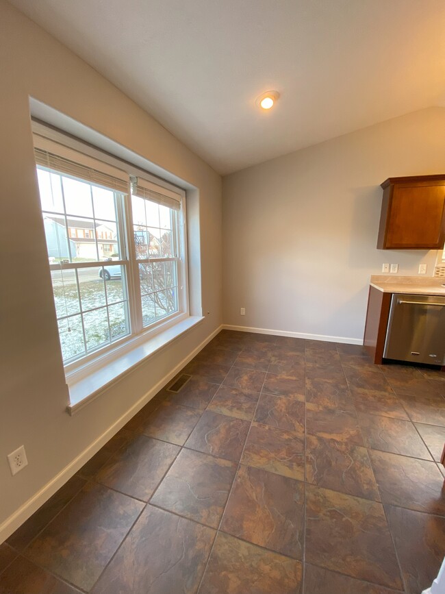 Dining Area - 2901 Red Oak Rd