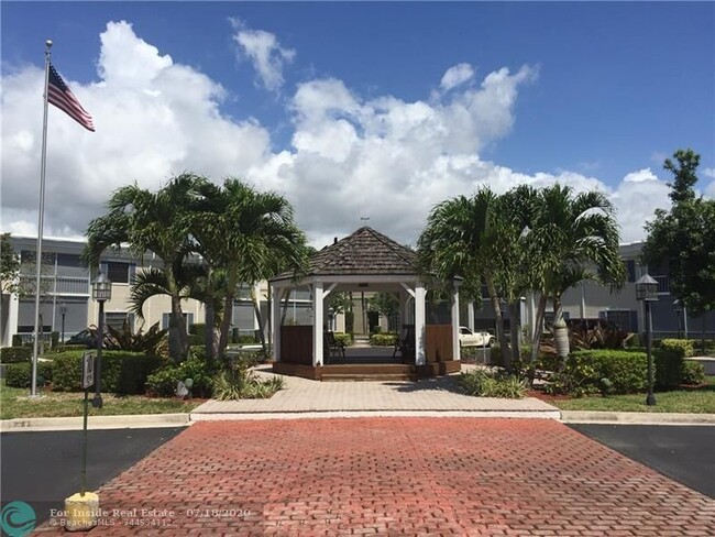 Building Photo - 170 Cypress Club Dr