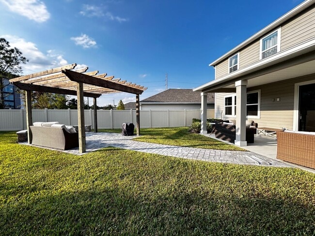 Building Photo - ? Immaculate 4 Bedroom, 3 Bath Home in Sto...