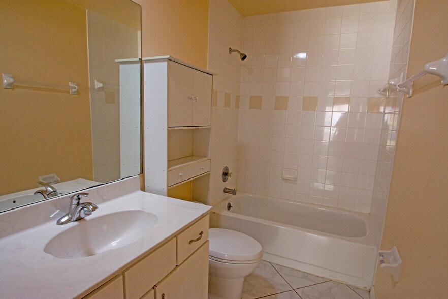 Building Photo - Wonderful 3/2 Home in the Arbor Club Community!