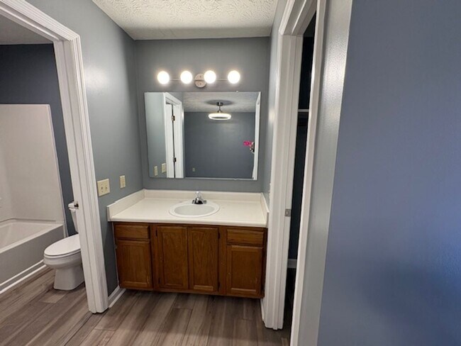 Building Photo - 504 Offing Dr