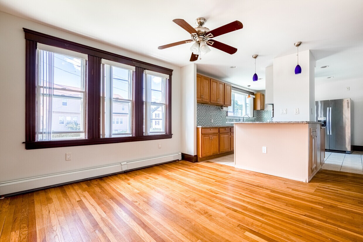 dining room - 336 Riverside Ave