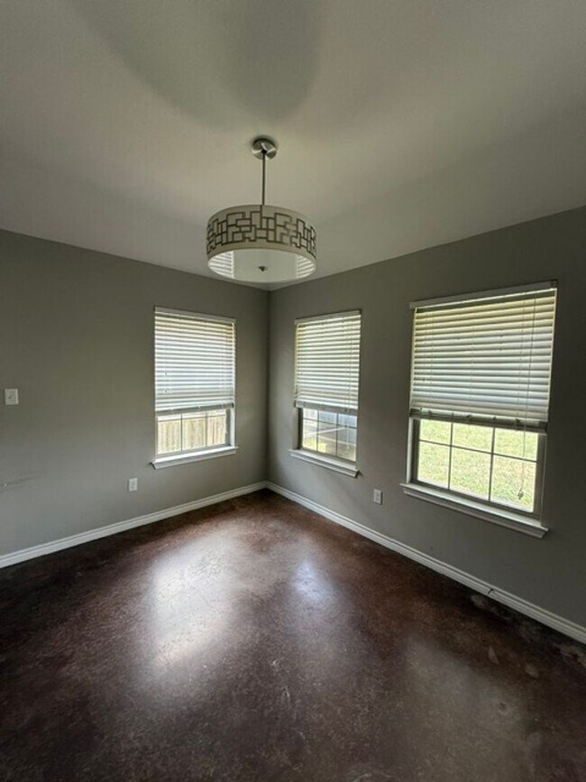 Building Photo - 1333 Briar Cliff Path