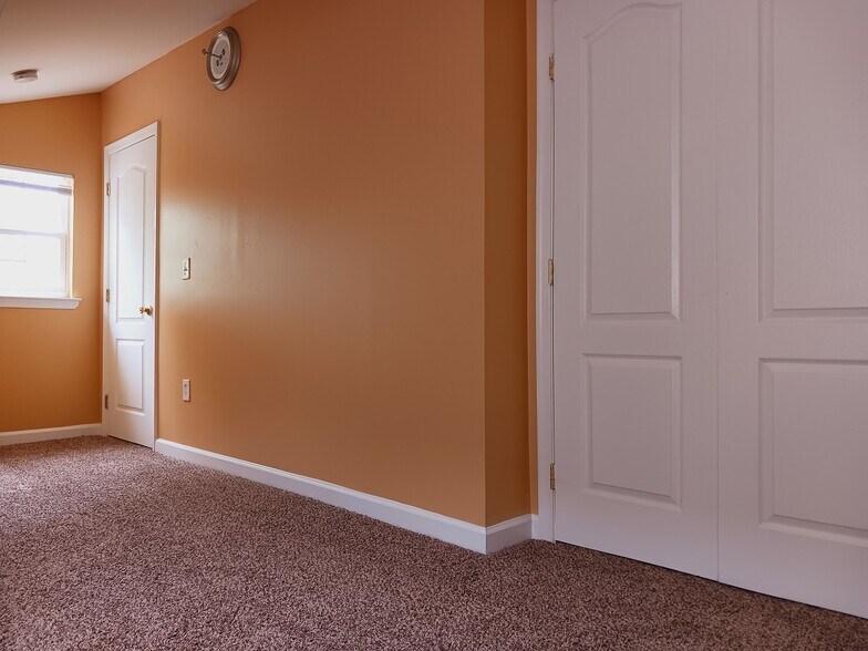 Building Photo - 2603 Hamlin St NE