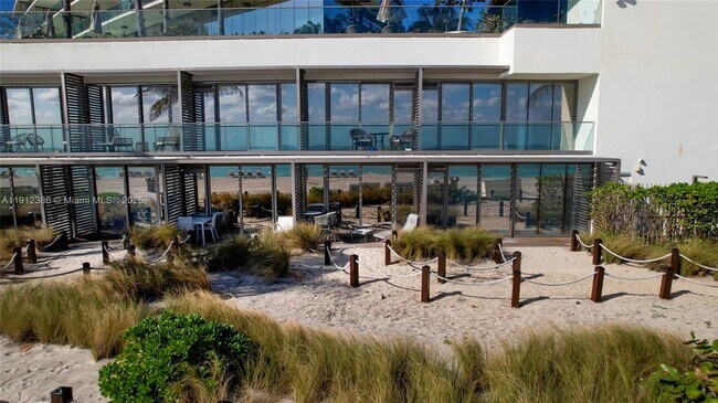 Building Photo - 18975 Collins Ave