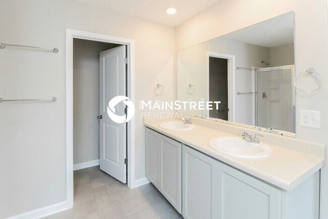 Building Photo - 4 Bedroom Pet-Friendly Home in Hampton, GA with Main Street Renewal