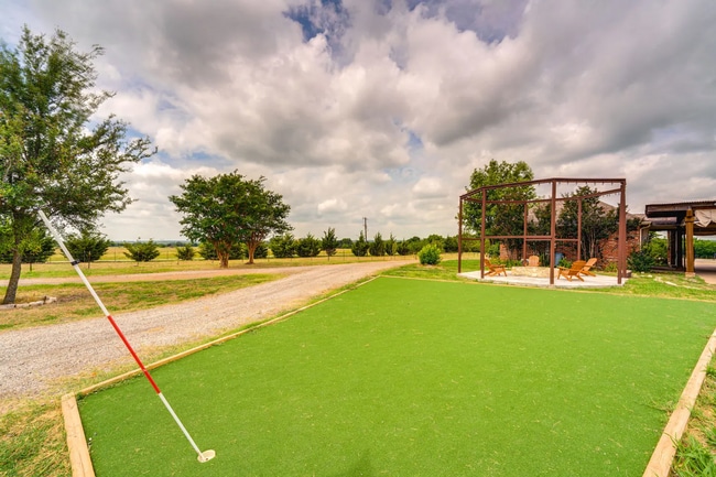 Building Photo - 2045 Weston Rd