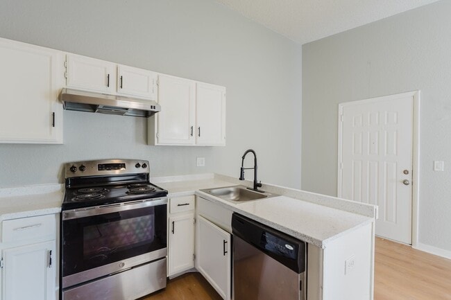 Building Photo - 932 S Dearborn Way