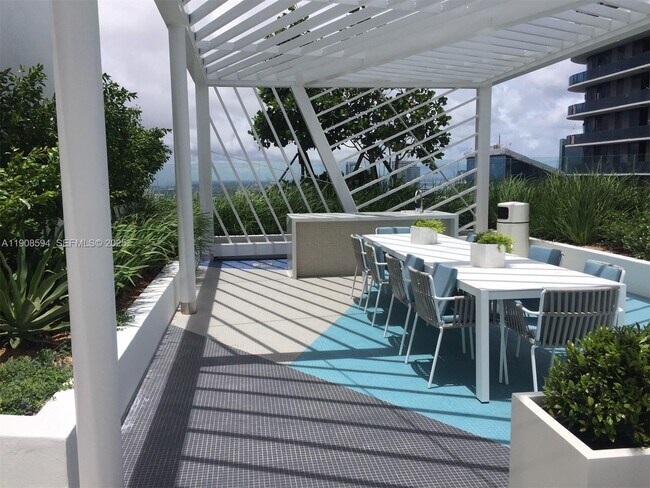 Building Photo - 45 SW 9th St