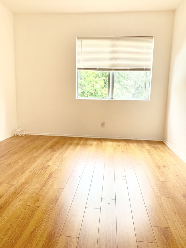 Building Photo - 5460 White Oak Ave