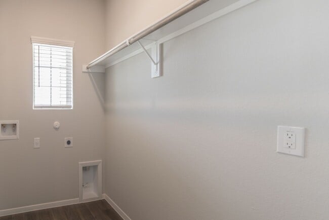 Building Photo - 234 Heritage Ml Trl
