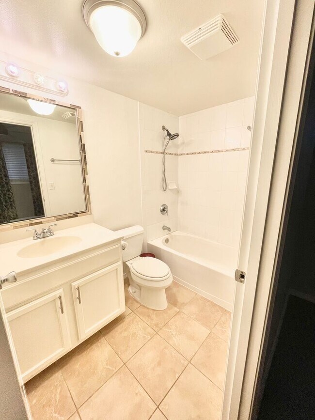 Building Photo - UPPER WEST SIDE- Villas at Kahana Ridge -3 bedroom/2 Bath- Semi Furnished Condo