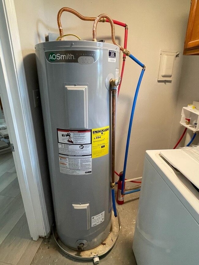 Building Photo - 133 3rd St