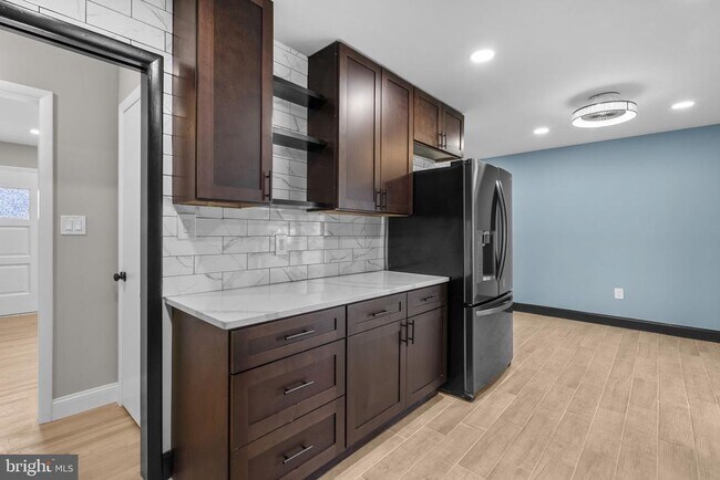 Building Photo - 3887 Shadywood Dr