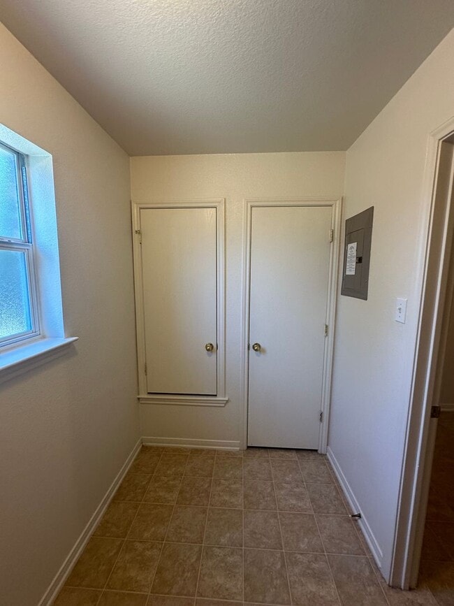 Building Photo - AVAILABLE SOON!