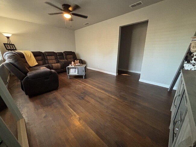 Building Photo - 114 Holly St